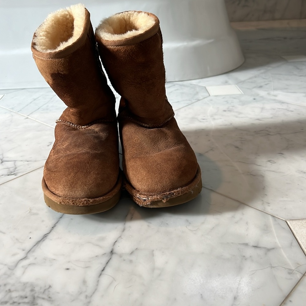 Uggs - image 3